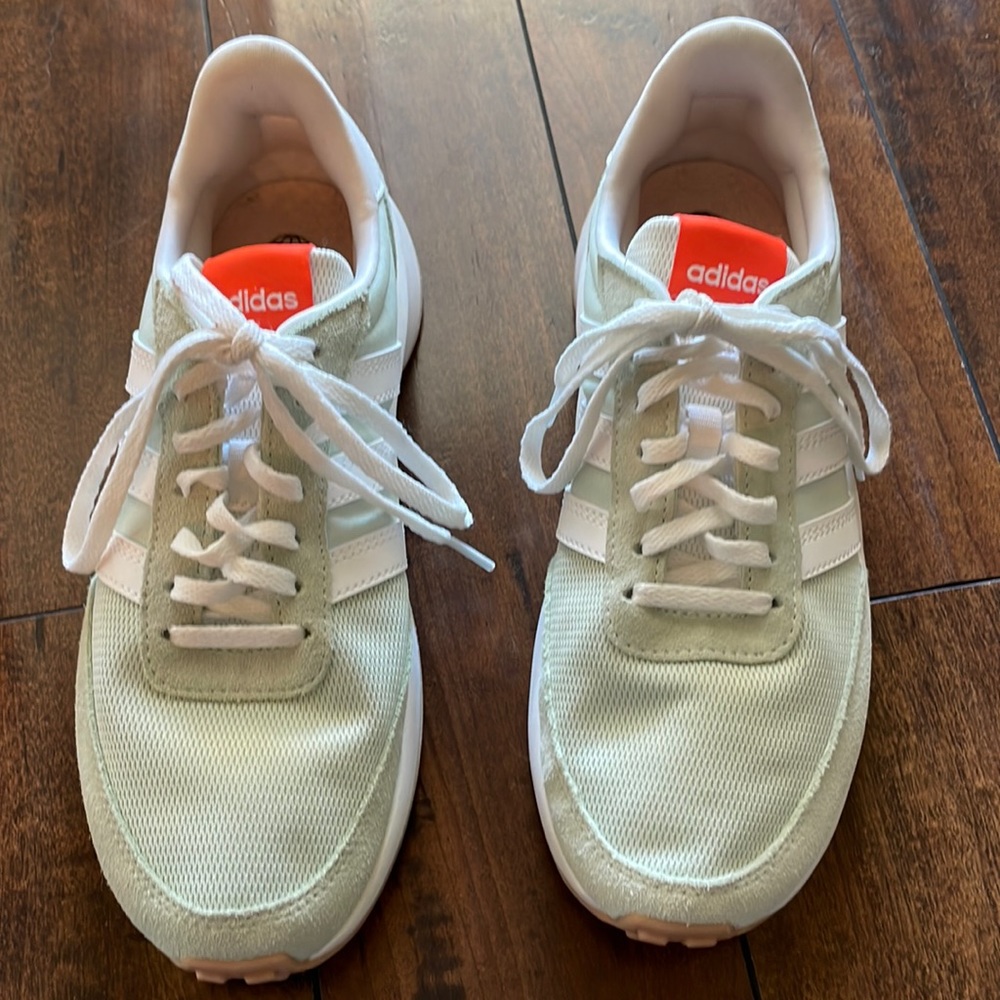 Adidas Women’s Light Green Shoes Size 7